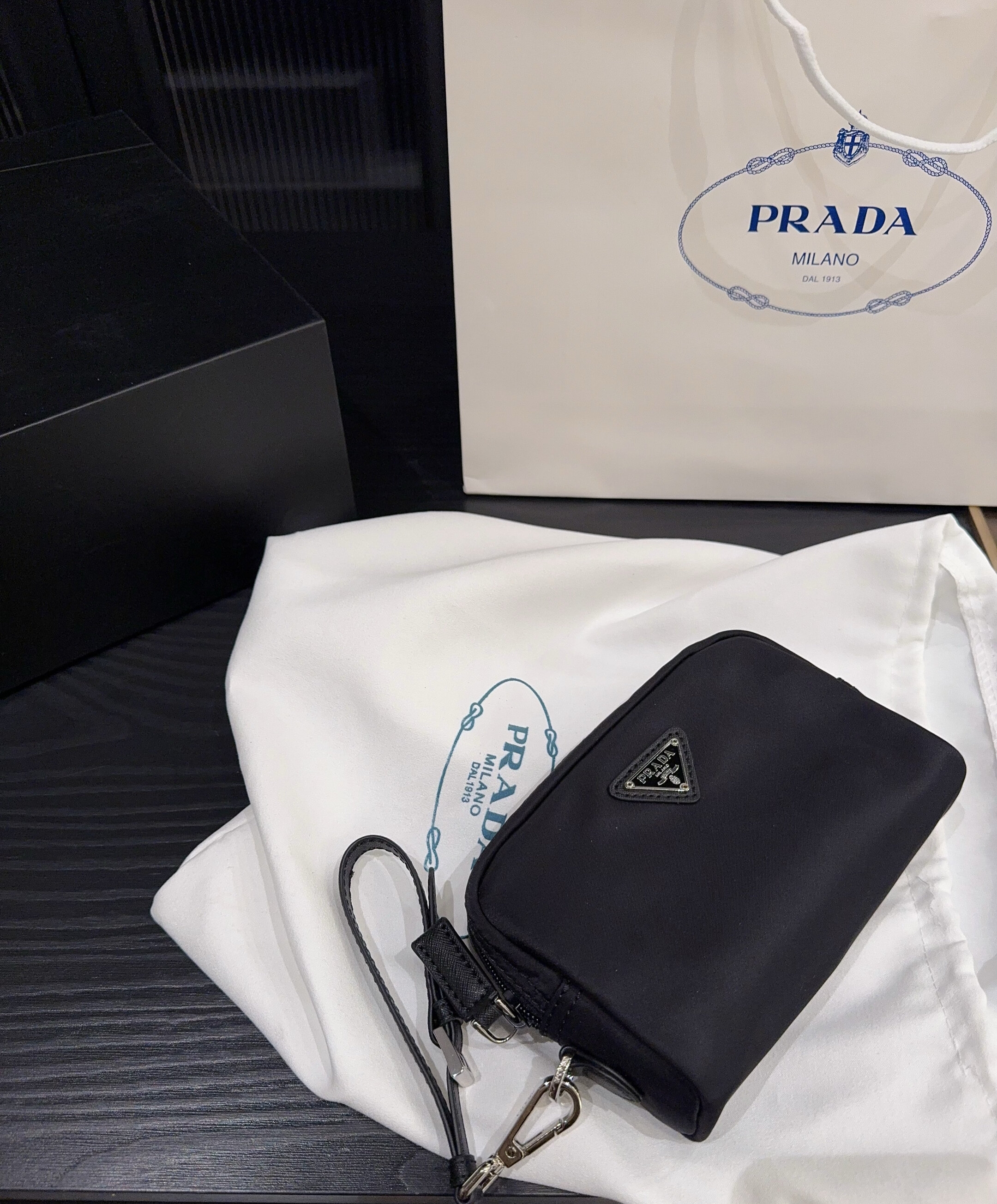 Prada clutch 16.11